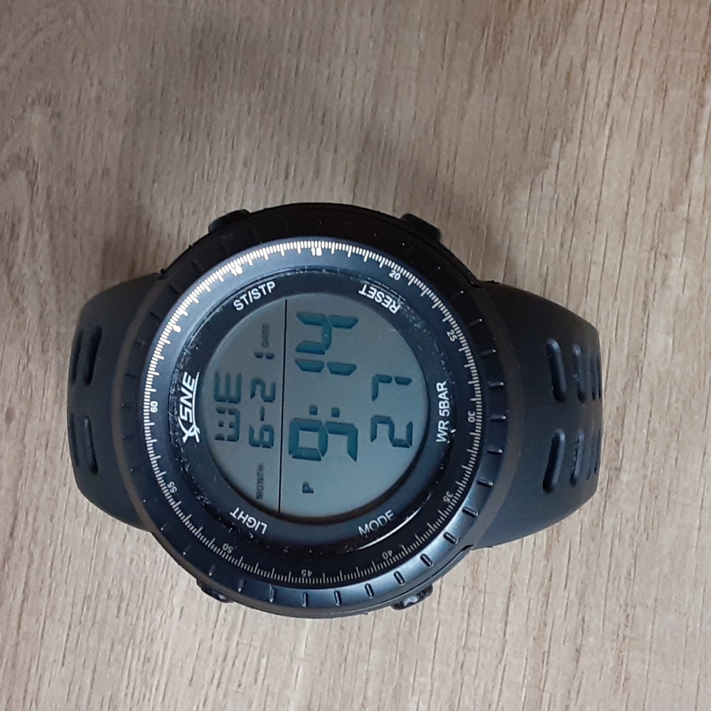 Digital water resistant watch